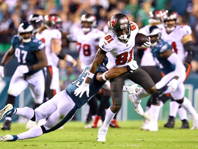 Bucs Hold Off Eagles On TNF